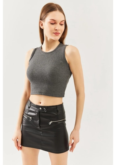 Butikgiz Kadın Sıfır Kol Bisiklet Yaka Vücuda Oturan %100 Pamuklu Kaşkorse Esnek Crop Bluz Füme