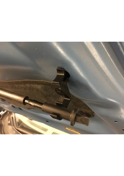 Nissan Leaf Kaput Destek Klipsi