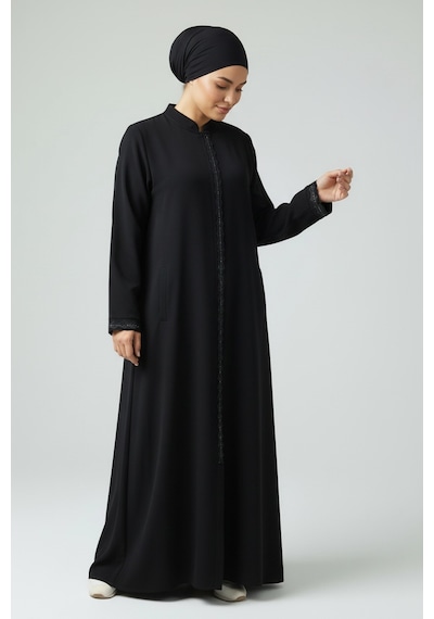 Ece Giyim Kadın Önü Patlı İşlemeli Fermuarlı Hakim Yaka Kol Ağzı İşlemeli Büyük Beden Ferace Siyah Ece Giyim Kadın Önü Patlı İşlemeli Fermuarlı Hakim Yaka Kol Ağzı İşlemeli Büyük Beden Ferace Siyah