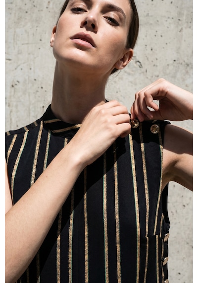 Fashion Cocktail Akıcı Kumaşlı Altın Düğmeli Apoletli Çizgili Bel Lastikli Pantolon Kolsuz Boyunlu Dökümlü Mat Saten Crop Top Takım Set Lacivert Fashion Cocktail Akıcı Kumaşlı Altın Düğmeli Apoletli Çizgili Bel Lastikli Pantolon Kolsuz Boyunlu Dökümlü Mat Saten Crop Top Takım Set Lacivert