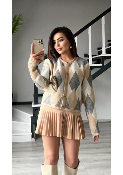 Bej - Gri Melanj - Krem Gold Düğme Detaylı Baklava Desen Hırka Bej - Gri Melanj - Krem Bej - Gri Melanj - Krem Gold Düğme Detaylı Baklava Desen Hırka Bej - Gri Melanj - Krem