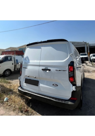 Ford Tourneo Custom / 2023- / Uyumlu Arka Tampon Eşiği Mat