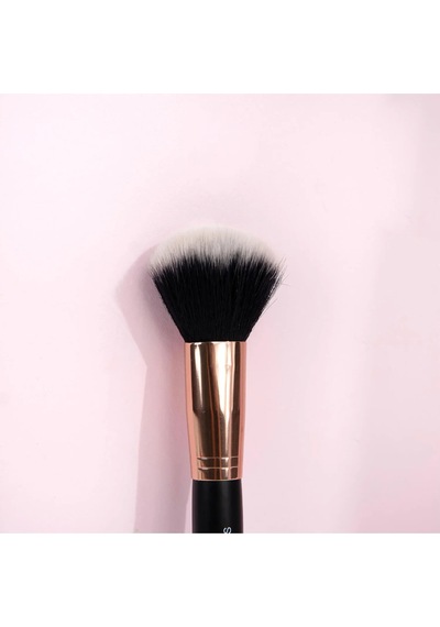 Brushworks Blush Brush Yumuşak Kabuklu Allık Ve Bronzlaştırıcı Fırçası