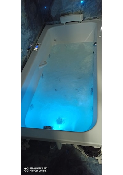 90X180 Jakuzii Tr'De Ilk Sessiz Motor Teknolojisi