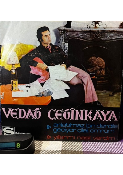 Vedat Çetinkaya - Anlatılmaz Bin Derdile Geçiyor Çileli Ömrüm / Yıllarımı Nasıl Verdim 45'lik Plak