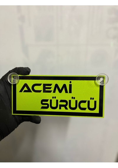 Yeşil Renk Üzeri Siyah Renk Acemi Sürücü Yazılı Vantuzlu Cam Süsü