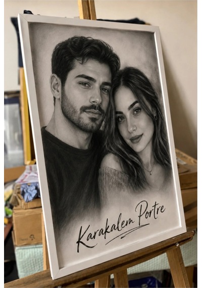 35 50 Ebatında İki Kişilik El Çalışması Karakalem Portre Beyaz