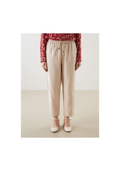 LC Waikiki Alıta Cıty Farkıyla Beli Lastikli Havuç Kesim Kadın Pantolon Belirtilmemiş - 918678764 Belirtilmemiş LC Waikiki Alıta Cıty Farkıyla Beli Lastikli Havuç Kesim Kadın Pantolon Belirtilmemiş - 918678764 Belirtilmemiş