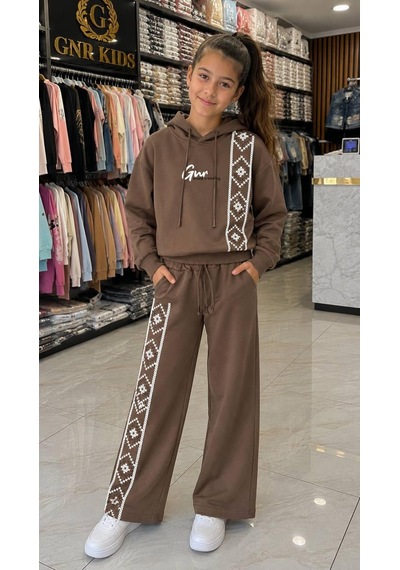 Mila Mood Kız Çocuk Kahverengi Kapüşonlu Desenli Sweatshirt Bol Paça Eşofman 2 Li Takım Mila Mood Kız Çocuk Kahverengi Kapüşonlu Desenli Sweatshirt Bol Paça Eşofman 2 Li Takım
