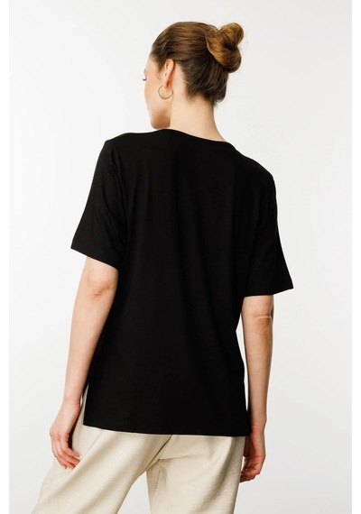 Desen Triko Kadın Açma Yaka Dantel Çiçek İşlemeli Penye T-shirt 24751 Siyah Siyah Desen Triko Kadın Açma Yaka Dantel Çiçek İşlemeli Penye T-shirt 24751 Siyah Siyah