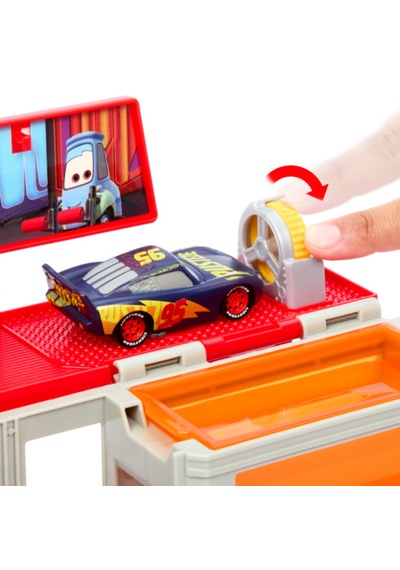 Cars Mack Tır Renk Değişimi Eğlencesi Oyun Seti HPD82
