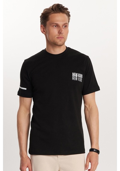 Tudors Erkek Slim Fit Dar Kesim Pamuklu Düz Basic Baskılı Bisiklet Yaka Siyah Tişört-33803 SIYAH Tudors Erkek Slim Fit Dar Kesim Pamuklu Düz Basic Baskılı Bisiklet Yaka Siyah Tişört-33803 SIYAH