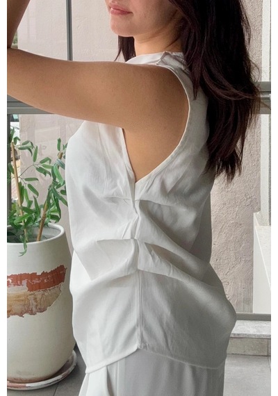 Bb Butik Basic Tasarım Dokuma Modal Kumaş Kolsuz Bluz Rahat Kalıp Modern Kadın Bluz My3535 Beyaz Bb Butik Basic Tasarım Dokuma Modal Kumaş Kolsuz Bluz Rahat Kalıp Modern Kadın Bluz My3535 Beyaz