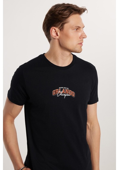 Tudors Erkek Slim Fit Dar Kesim %100 Pamuk Yumuşak Dokulu Baskılı Siyah Bisiklet Yaka Tişört-33132 Siyah Tudors Erkek Slim Fit Dar Kesim %100 Pamuk Yumuşak Dokulu Baskılı Siyah Bisiklet Yaka Tişört-33132 Siyah
