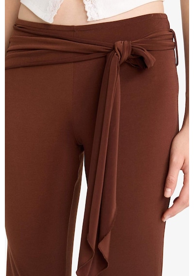 Defacto Flare Fit Normal Bel Bağlamalı Standart Boy Pantolon F8196ax25smbn341 Kahve