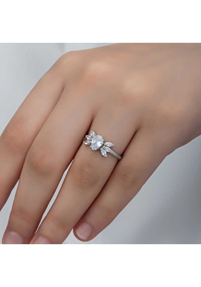 Stillove Gümüş Damla Zirkon Taşlı Kadın Yüzük