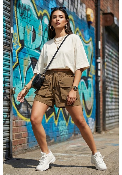 Fashion Cocktail Fonksiyonel Önden Çift Cepli Sokak Stili Belden Lastikli Yumuşak Dokulu Spor Bağlamalı Şort Haki Fashion Cocktail Fonksiyonel Önden Çift Cepli Sokak Stili Belden Lastikli Yumuşak Dokulu Spor Bağlamalı Şort Haki