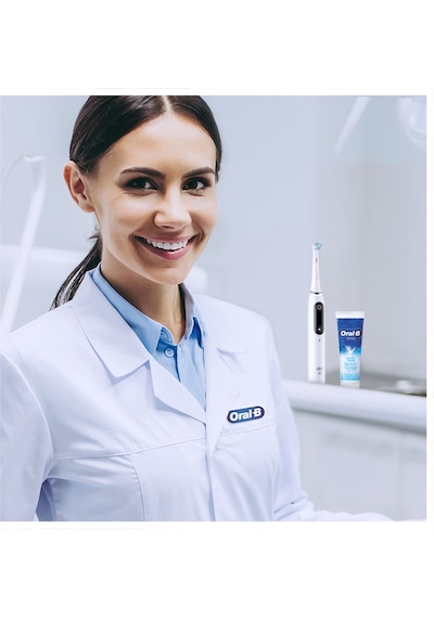 Oral-B Pro 3D White Canlandıran Ferahlık Diş Macunu 75 ML