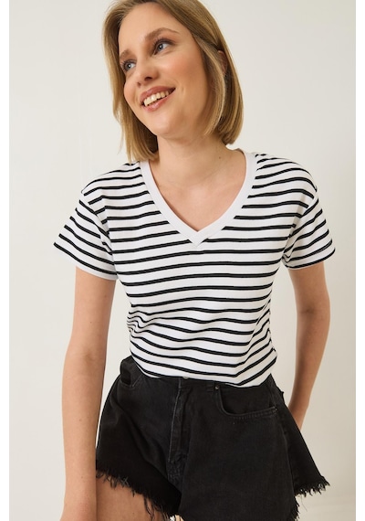 Shade Kadın V Yaka Çizgili Rahat Kalıp Basic T-shirt 60283205 - Siyah-beyaz Siyah - Beyaz Shade Kadın V Yaka Çizgili Rahat Kalıp Basic T-shirt 60283205 - Siyah-beyaz Siyah - Beyaz