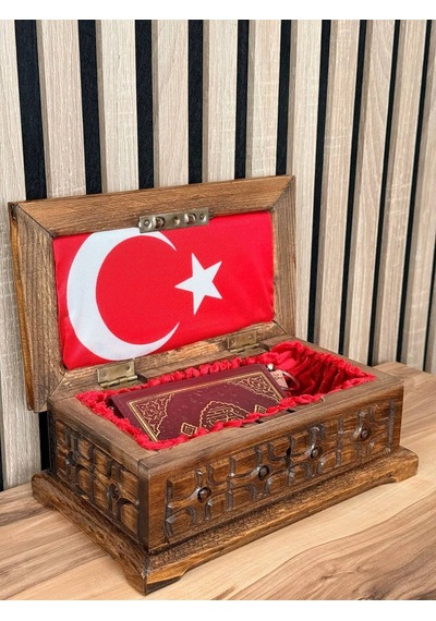 Ceviz El İşlemeli Kur An-ı Kerim Sandığı Türk Bayraklı Kur An-ı Kerim Ve Metal Anahtarlık