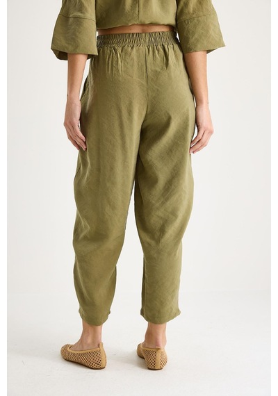 Kadın Kayık Yaka Yarım Kol Bluz Beli Lastikli Şalvar Pantolon Alt-üst Takım 60283118 - Yağ Yeşili Kadın Kayık Yaka Yarım Kol Bluz Beli Lastikli Şalvar Pantolon Alt-üst Takım 60283118 - Yağ Yeşili
