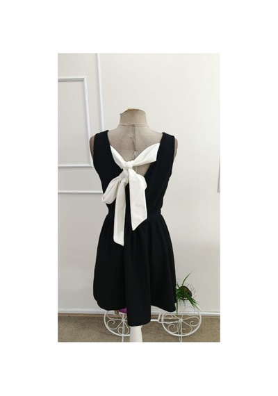 Butik İstanbul Kadın Askılı Kruvaze Yakalı Arkası Fiyonk Detaylı Kısa Janjan Krep Elbise Beyaz Butik İstanbul Kadın Askılı Kruvaze Yakalı Arkası Fiyonk Detaylı Kısa Janjan Krep Elbise Beyaz