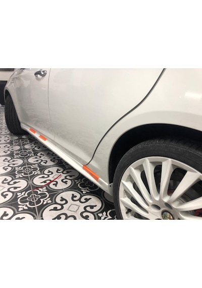 Alfa Romeo Giulietta Yan Marşpiyel Plastik Boyasız Nam Tunıng Garage