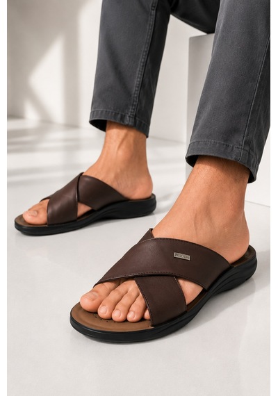 Daye 45008 Hafif Yumuşak Tabanlı Comfort Jelli Çapraz Bant Erkek Terlik Kahverengi Daye 45008 Hafif Yumuşak Tabanlı Comfort Jelli Çapraz Bant Erkek Terlik Kahverengi