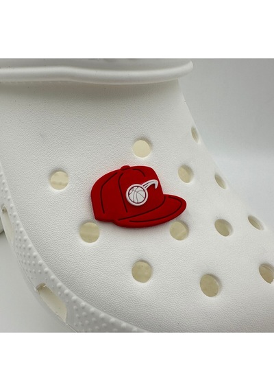 Crocs Terlik Süsü Ve Aksesuarı , Çanta Süsü Jibbitz3d Kabartma Şapka Kep01 Görsel Figür Aksesuar Kırımzı-beyaz