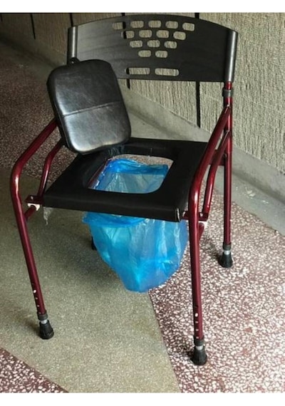 Medikaltec Deri Döşemeli Hasta Tuvaleti Klozeti Sandalyesi Seyyar Tuvalet Kamp Tuvaleti Taşınabilir