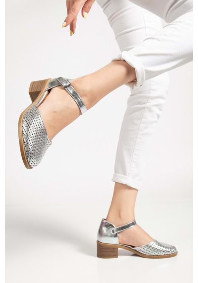 Analin Shoes Kadın Hakiki Deri Burnu Kapalı Delikli Sandalet Gümüş