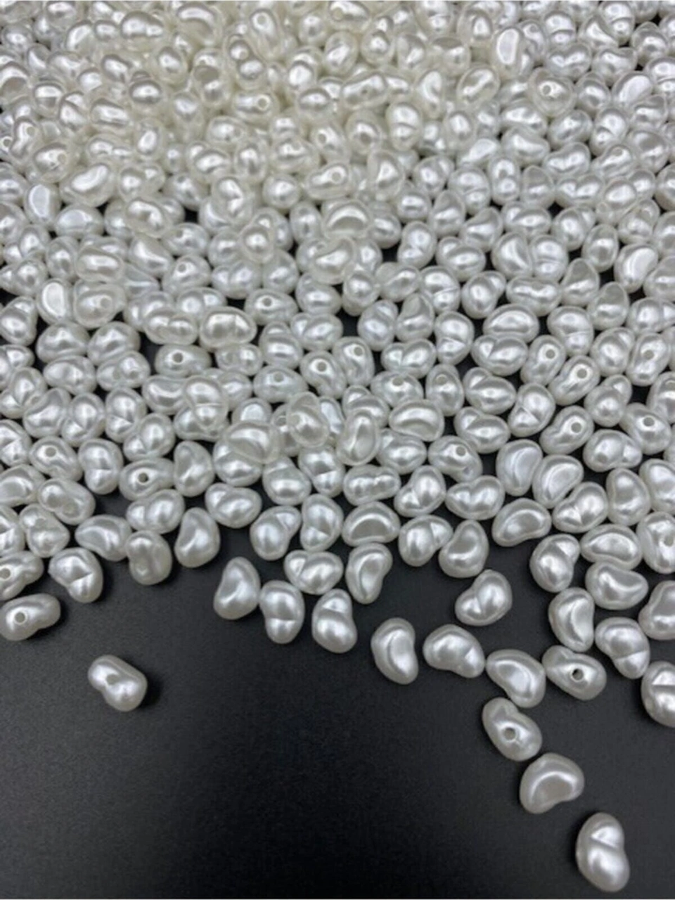 25gr Formsuz Şekilsiz Beyaz Renk Plastik Lüks Inci Boncuk, Yamuk Inci 250 Adet