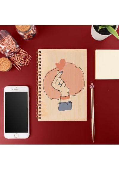 Girl Power Tasarımlı 8 Cm X 12 Cm Ölçülerinde Çizgisiz 48 Yaprak Ahşap Kapaklı Defter Çok Renkli
