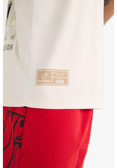 DeFactoFit NBA Miami Heat Boxy Fit Bisiklet Yaka Sırt Baskılı Kısa Kollu Tişört E0359AX25SPBG662