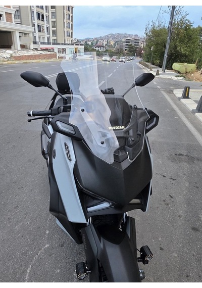 Motocam Yamaha Xmax Techmax Ön Cam 2025-2026 Model 63cm Şeffaf Renkli 4mm Asansörlü