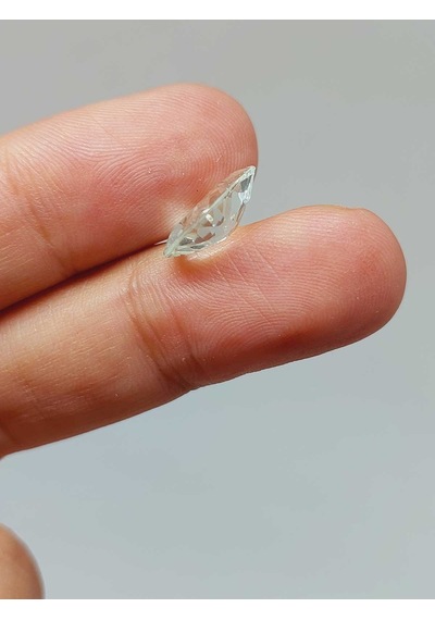 Yasamtohumu Topaz Taşı Baget Kesim Ortalama 3.40 Karat 55620 Çok Renkli