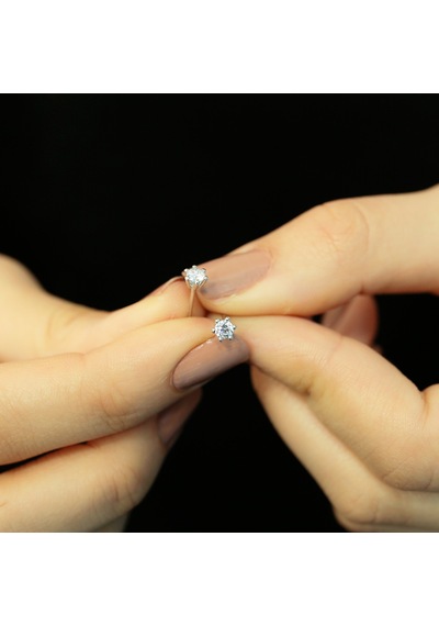 Lova 0.28 Karat Pırlanta Tektaş Küpe - 3030013