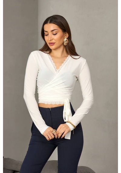 Kadın Dantel Detaylı Kruvaze Bağlamalı Crop Bluz Ekru