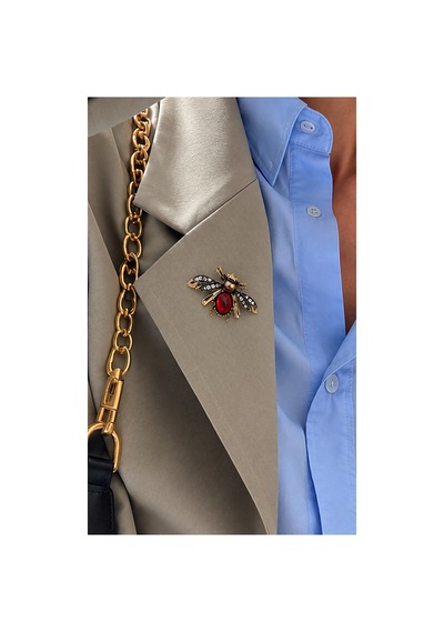 Essentials Collection Scarlett Kırmızı Taşlı Vintage Gold Arı Figürlü Broş Altın Altın