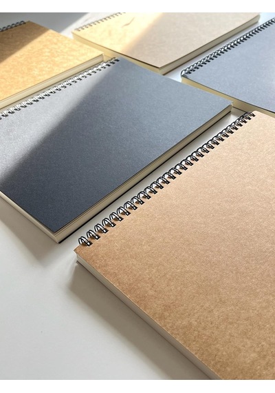 Spiralli Defter, Siyah Kapaklı B5 Boyutunda 182x257 Mm , 100 Yaprak Çizgisiz