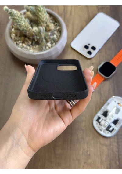 Apple iPhone 15 Pro Max Uyumlu Kadife Yüzeyli Magsafe Uyumlu Premium Kılıf Soocase691 Siyah