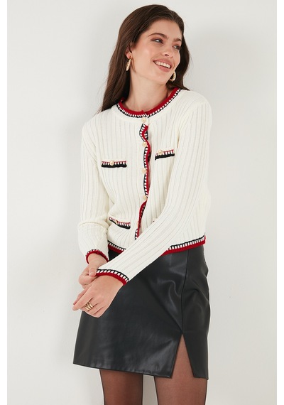 Lela Premium Regular Fit Bisiklet Yaka Renk Bloklu Düğmeli Crop Bayan Hırka 680Hi00550 Ekru