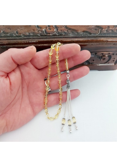Damla Kehribar El Boy Arpa Kesim Gümüş Püsküllü Tesbih... Damla Gr : 6,1 Gümüş Gr : 4,7 Ölçü: 5,5 X 9,5 Şeffaf - Sarı Damla Kehribar El Boy Arpa Kesim Gümüş Püsküllü Tesbih... Damla Gr : 6,1 Gümüş Gr : 4,7 Ölçü: 5,5 X 9,5 Şeffaf - Sarı
