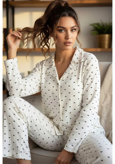 Siyah İnci Yumuşak Tuşe Kışlık Fitilli Düğmeli Pamuklu Örme Pijama Takım 7980 Ekru Siyah Kalp Siyah İnci Yumuşak Tuşe Kışlık Fitilli Düğmeli Pamuklu Örme Pijama Takım 7980 Ekru Siyah Kalp