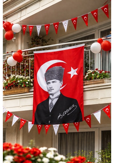 Kalpaklı Atatürk Detaylı Türk Bayrağı 70x105 Cm Balkon, Okul Ve Ev İçin Tek Ebat