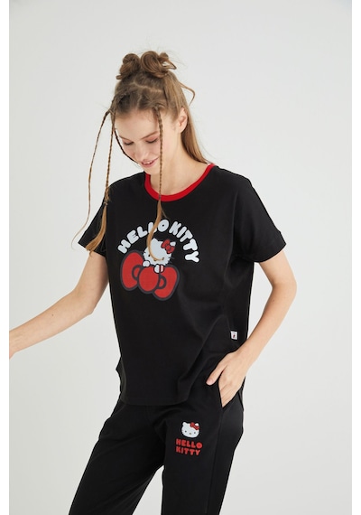 Hello Kitty Lisanslı Baskılı Tişört Regular Fit Renkli Hello Kitty Lisanslı Baskılı Tişört Regular Fit Renkli