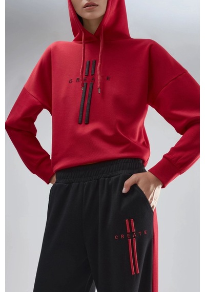 Hiccup Modal Dokulu Kapüşonlu Sweatshirt Ve Şerit Detaylı Pantolon Takımı Bersan Collection Kırmızı Hiccup Modal Dokulu Kapüşonlu Sweatshirt Ve Şerit Detaylı Pantolon Takımı Bersan Collection Kırmızı