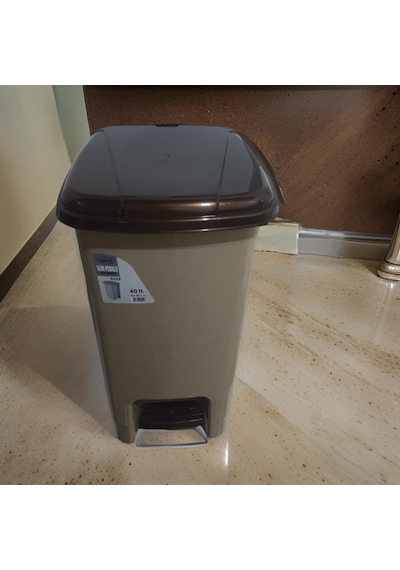 55 35 28 Cm Ebatında 40 Lt Pedallı Kapaklı Krem Çöp Kovası Banyo - Mutfak - Tuvalet - Balkon Diğer