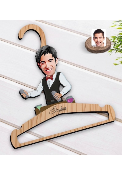 Kişiye Özel Barmen Karikatürlü Standart Boy Ahşap Elbise Askısı-1 Ahşap