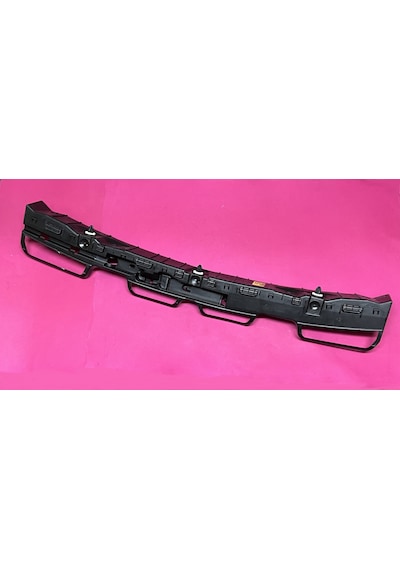 Renault Megane 4 Arka Tampon Orta Braketi